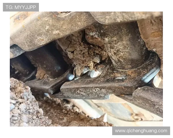 挖掘机底盘清洗防锈